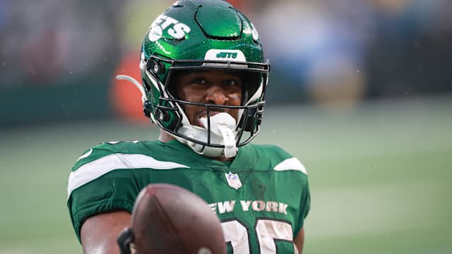 Jets' RB Breece Hall (20) after scoring a touchdown vs. Houston